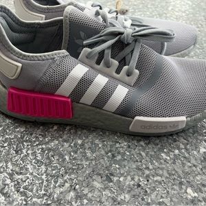 NWT girls adidas nmd_R1 size 7